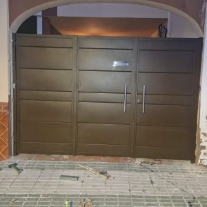 Puerta de Garaje de 3 Hojas de Chapa con Pliegues